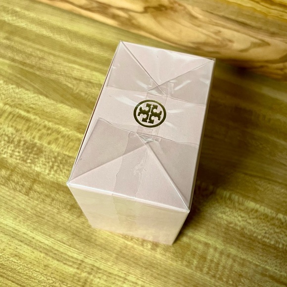 NWT never opened Tory Burch Love Relentlessly 30ml Eau de Parfum - Picture 3 of 3